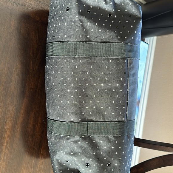 BAG HERSCHEL SUPPLY CO. SUTTON MID-VOLUME DUFFLE BAG- like new, missing strap - Picture 10 of 10